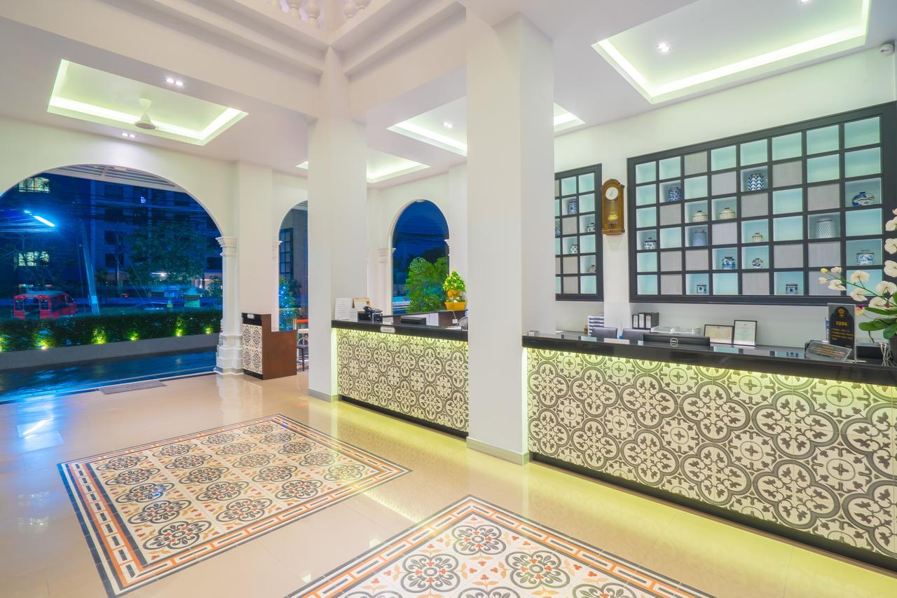 Vapa Hotel - Sha Extra Plus Phuket Bagian luar foto