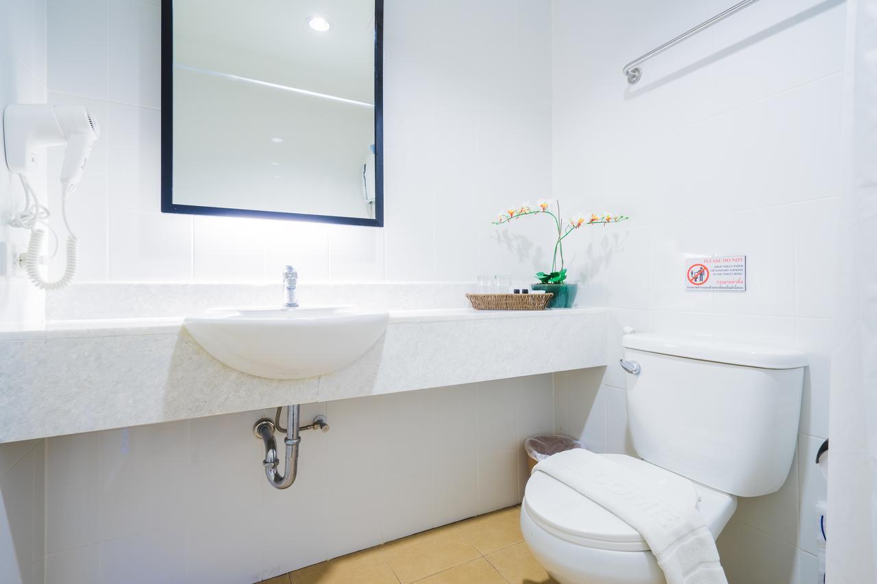 Vapa Hotel - Sha Extra Plus Phuket Bagian luar foto